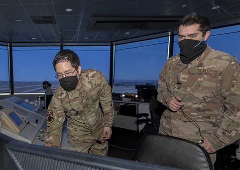 Air Traffic Controllers  Careers in the Military